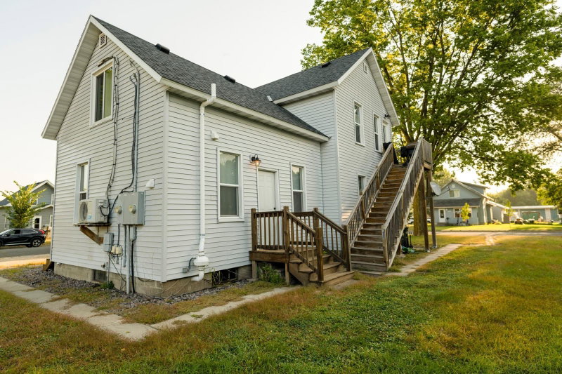 546 4th Avenue SE - Photo 3