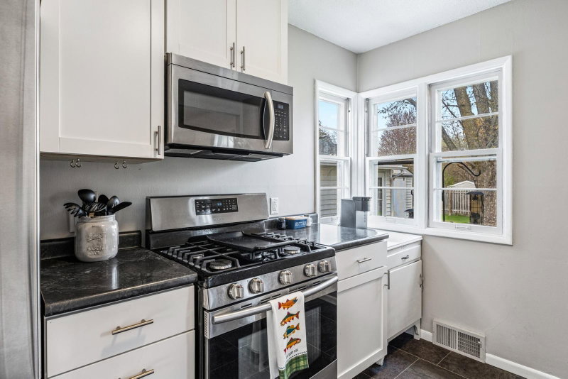 8805 Emerson Avenue S - Photo 2