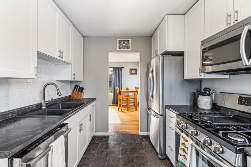 8805 Emerson Avenue S - Photo 11