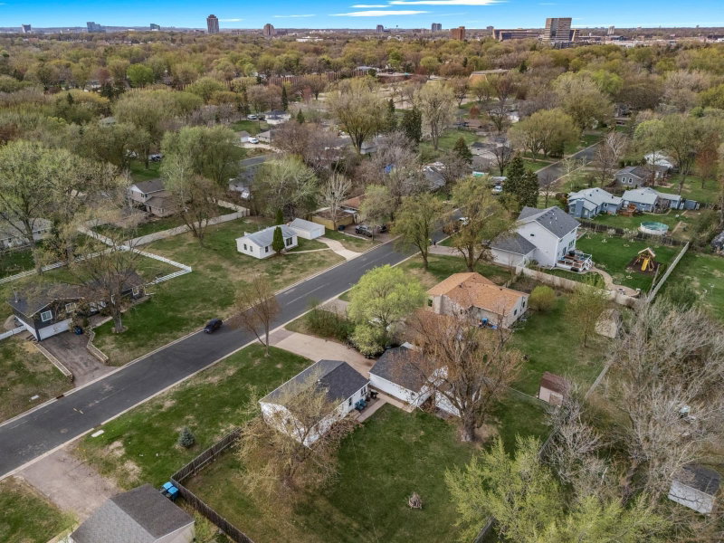 8805 Emerson Avenue S - Photo 32