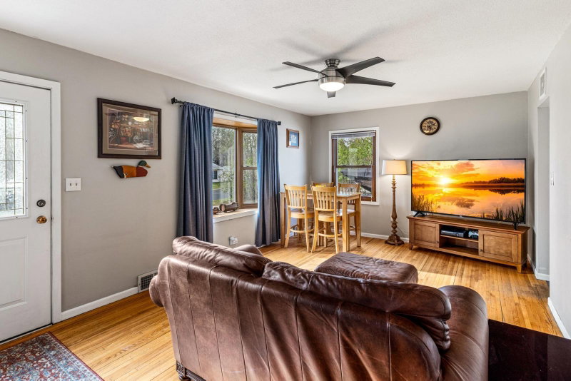 8805 Emerson Avenue S - Photo 6