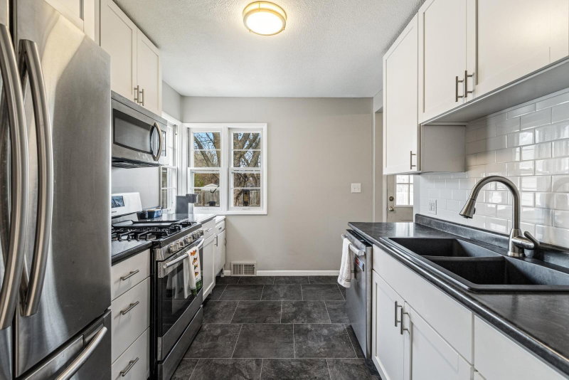 8805 Emerson Avenue S - Photo 9