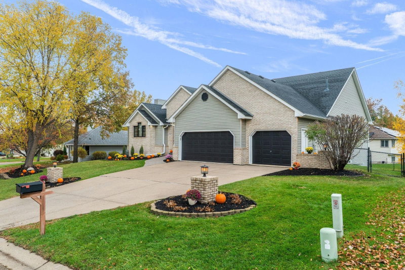 1162 Lakewood Drive S - Photo 3
