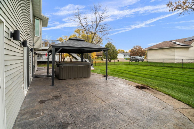 1162 Lakewood Drive S - Photo 10