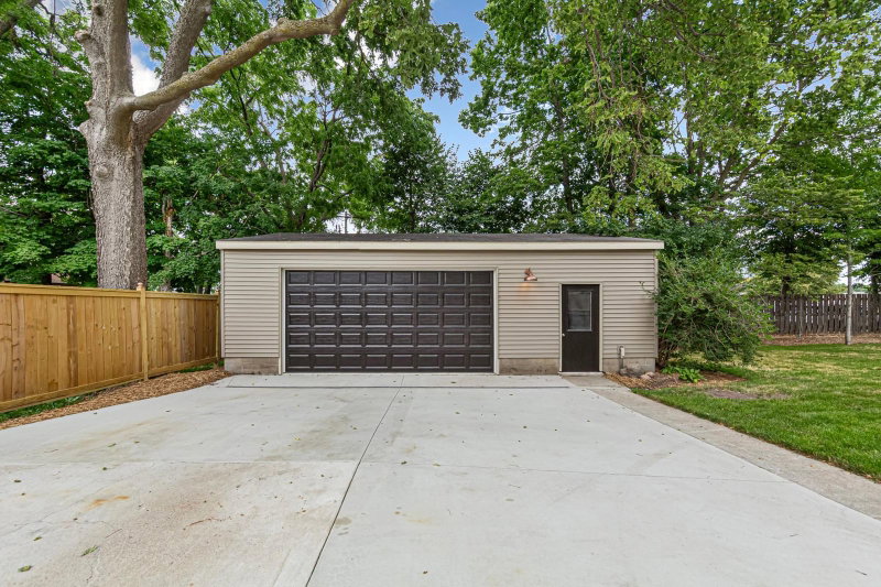 404 3rd Street NW - Photo 11