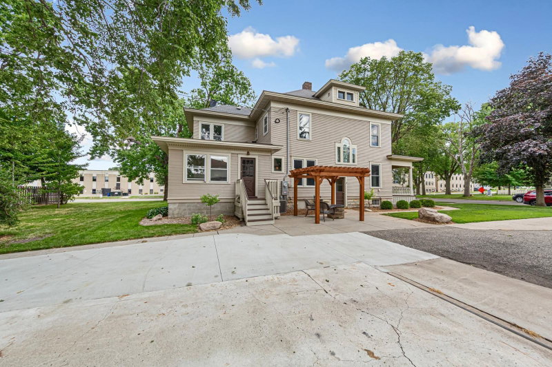 404 3rd Street NW - Photo 12