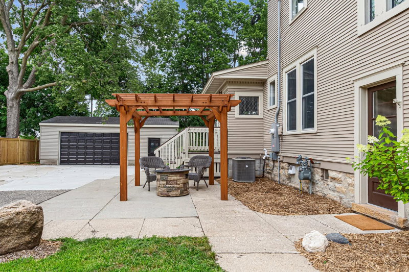 404 3rd Street NW - Photo 14