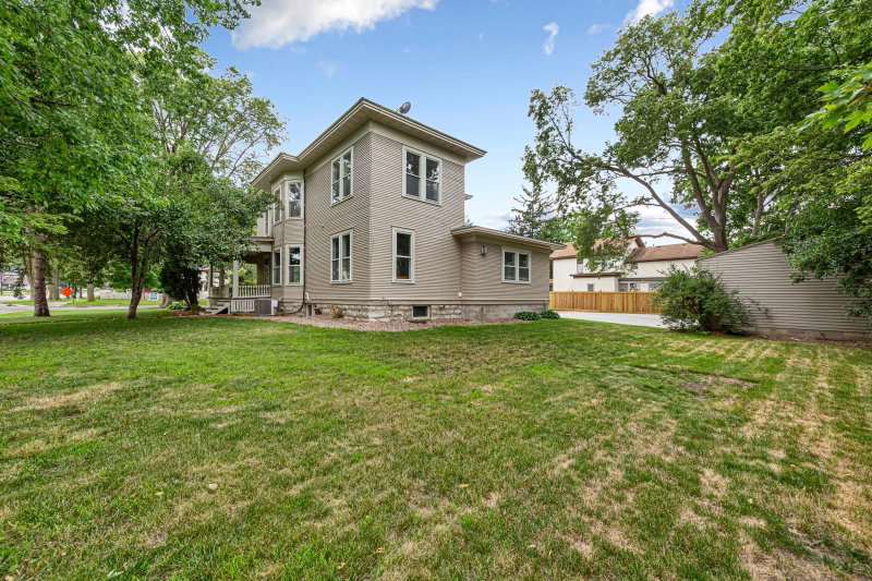 404 3rd Street NW - Photo 9