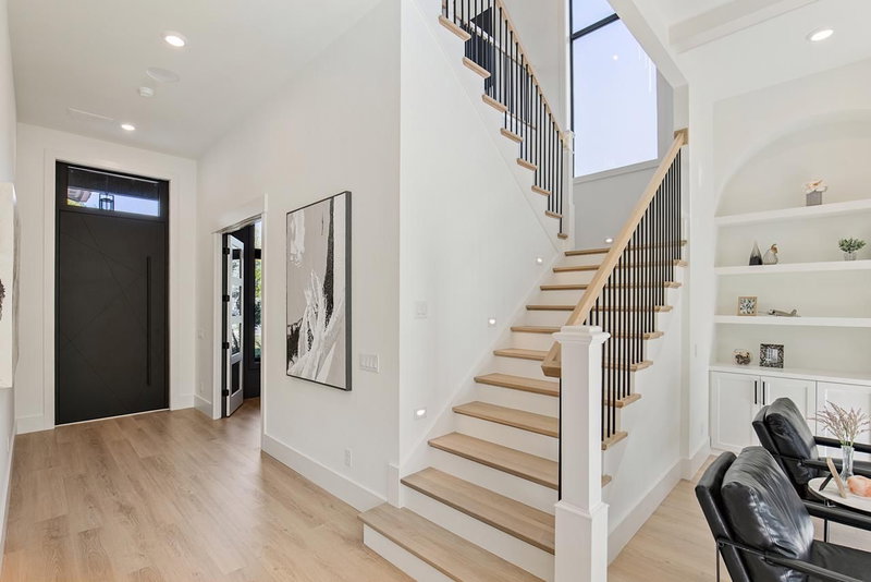 504 N Maple Street - Photo 2