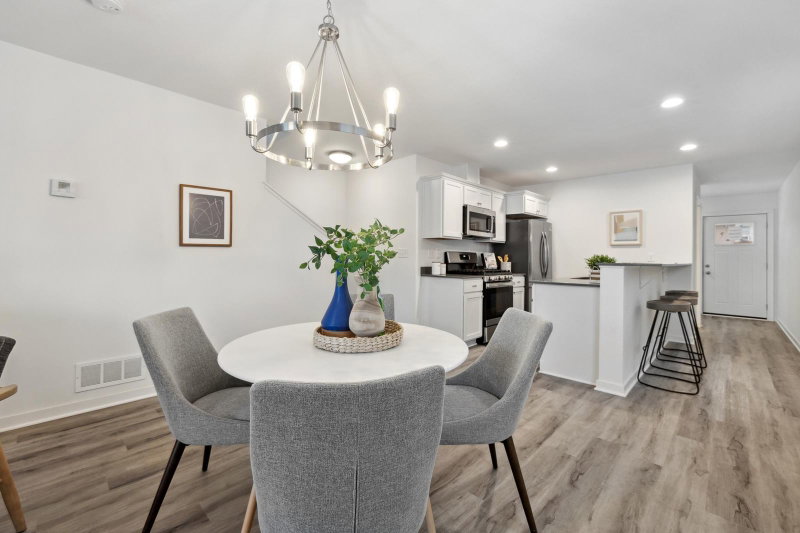 2030 James Avenue N - Photo 14