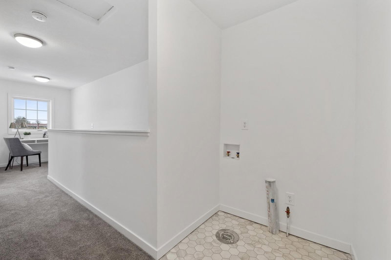 2030 James Avenue N - Photo 23