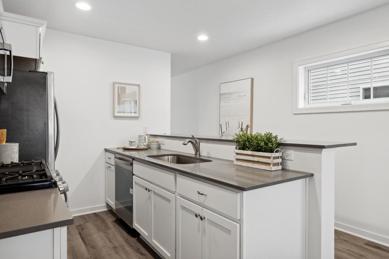 2030 James Avenue N - Photo 10