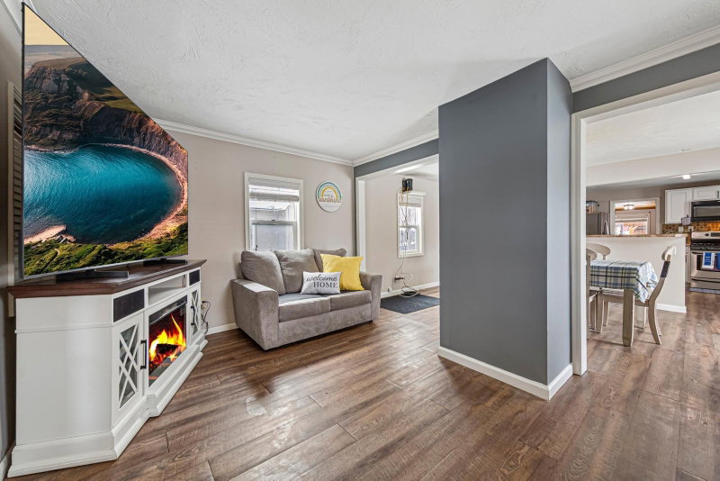 1322 1st Avenue NE - Photo 4