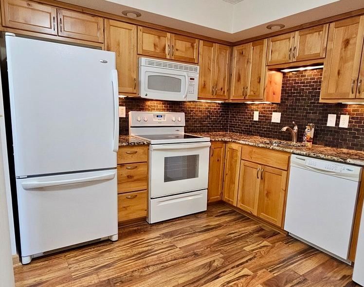 12600 Parkwood Drive #208