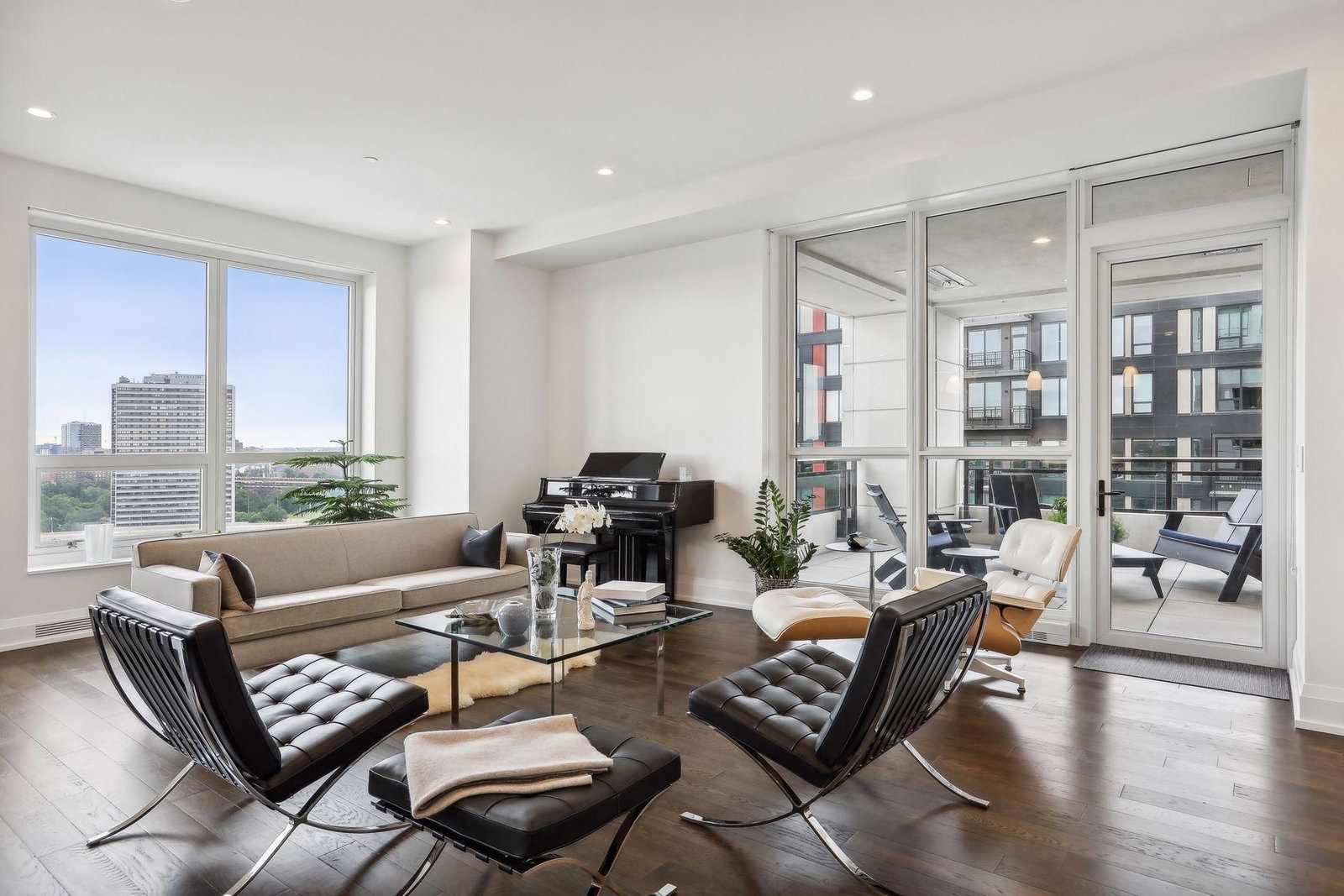 1111 W River Parkway #12E
