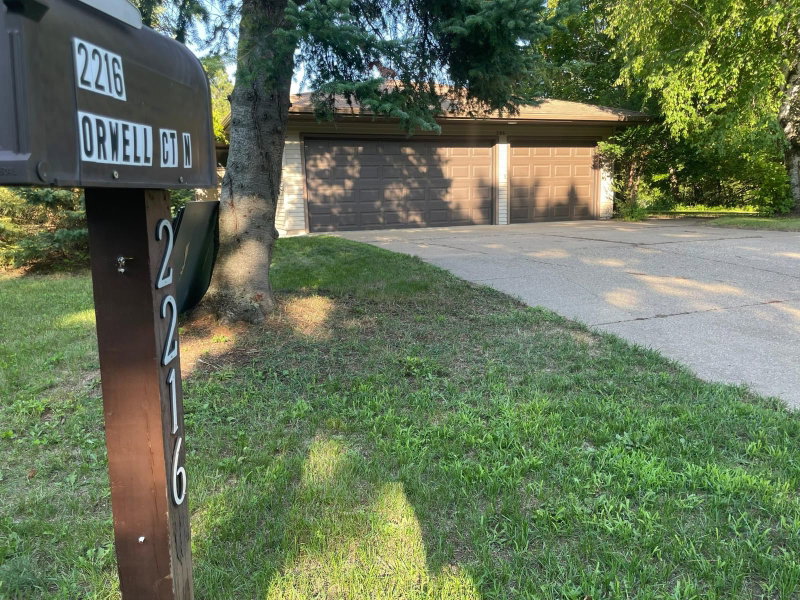 2216 Orwell Court N - Photo 2