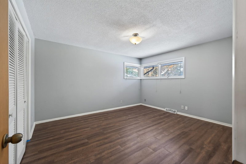 2216 Orwell Court N - Photo 17
