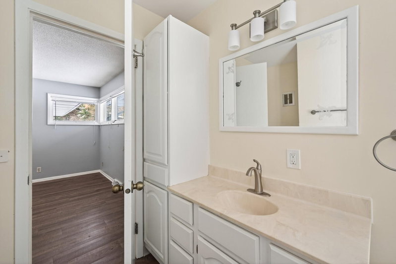 2216 Orwell Court N - Photo 19