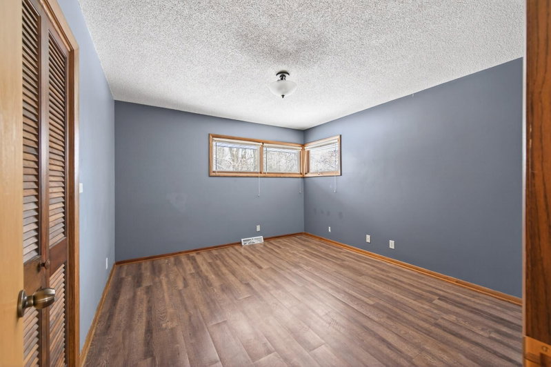 2216 Orwell Court N - Photo 23