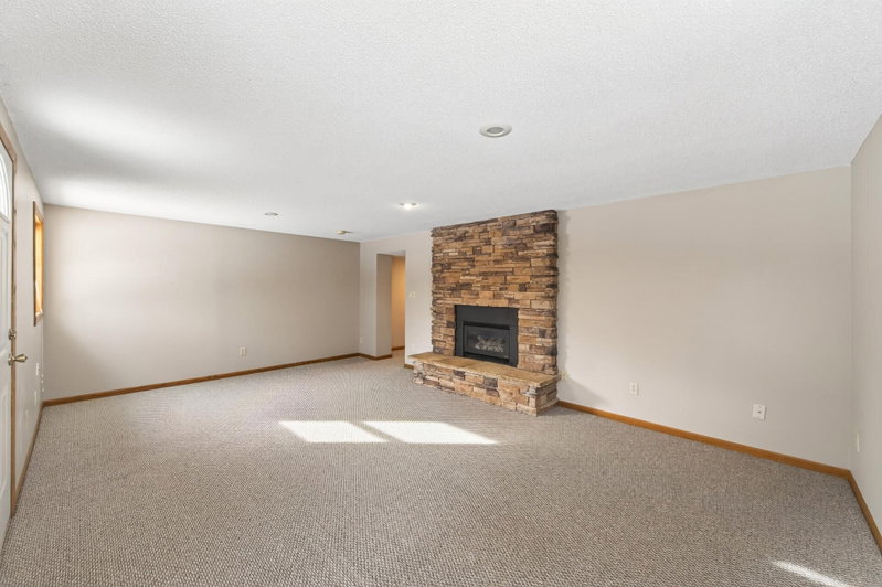 2216 Orwell Court N - Photo 31