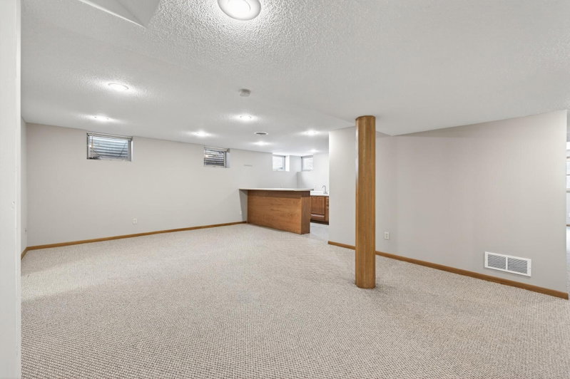 2216 Orwell Court N - Photo 35