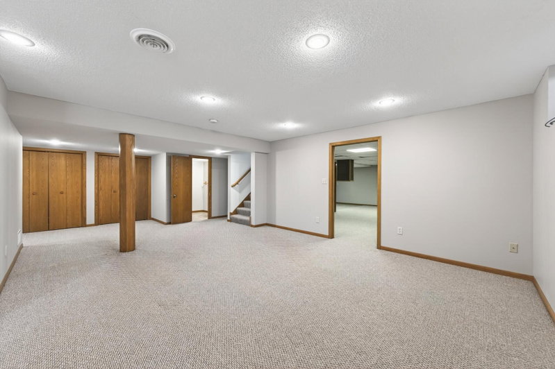 2216 Orwell Court N - Photo 37