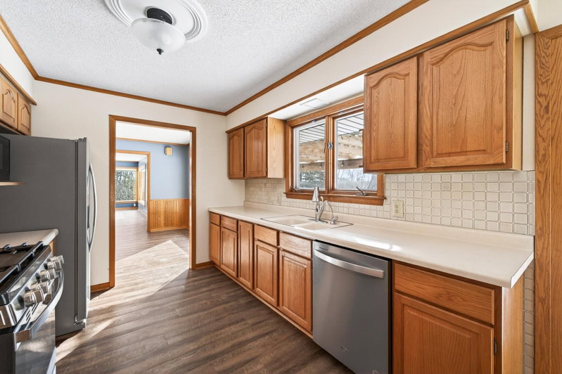2216 Orwell Court N - Photo 5