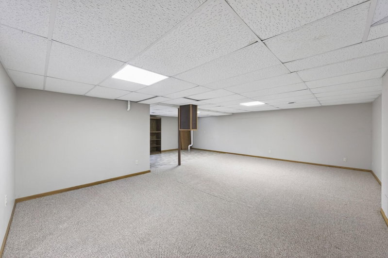 2216 Orwell Court N - Photo 43