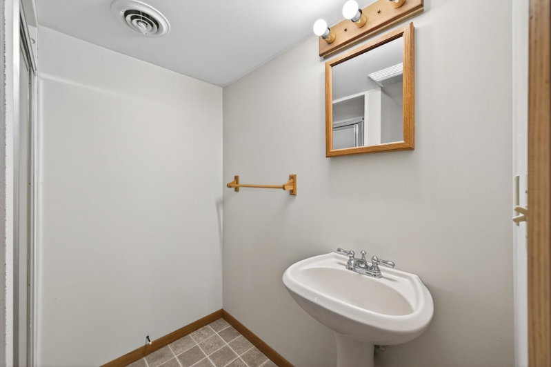2216 Orwell Court N - Photo 47
