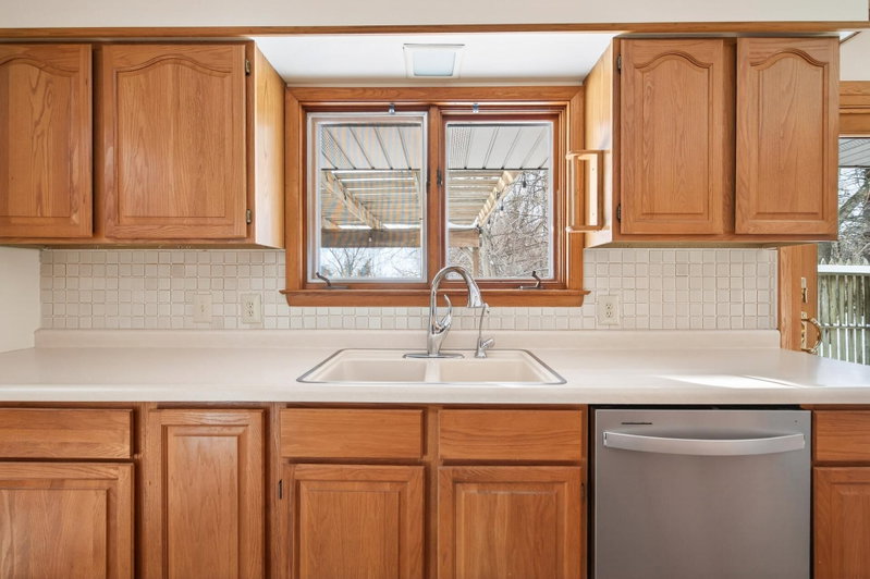 2216 Orwell Court N - Photo 7