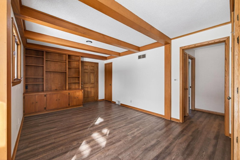 2216 Orwell Court N - Photo 8