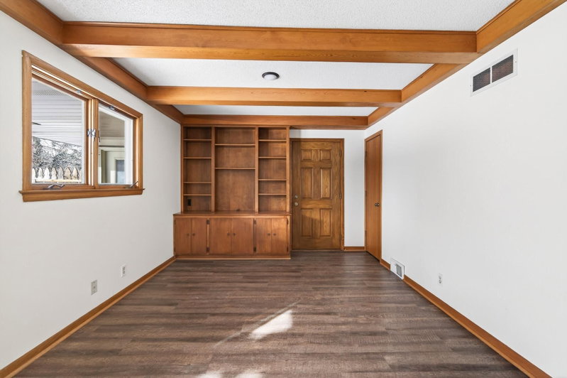 2216 Orwell Court N - Photo 9