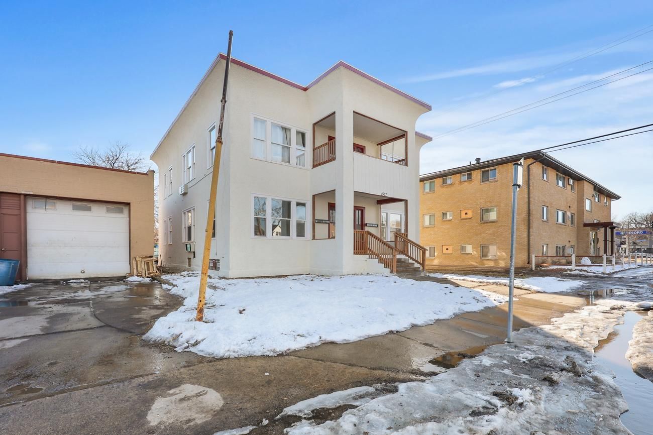 1537 E 38th Street