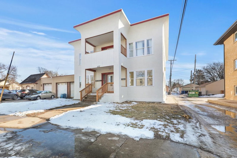 1537 E 38th Street - Photo 3