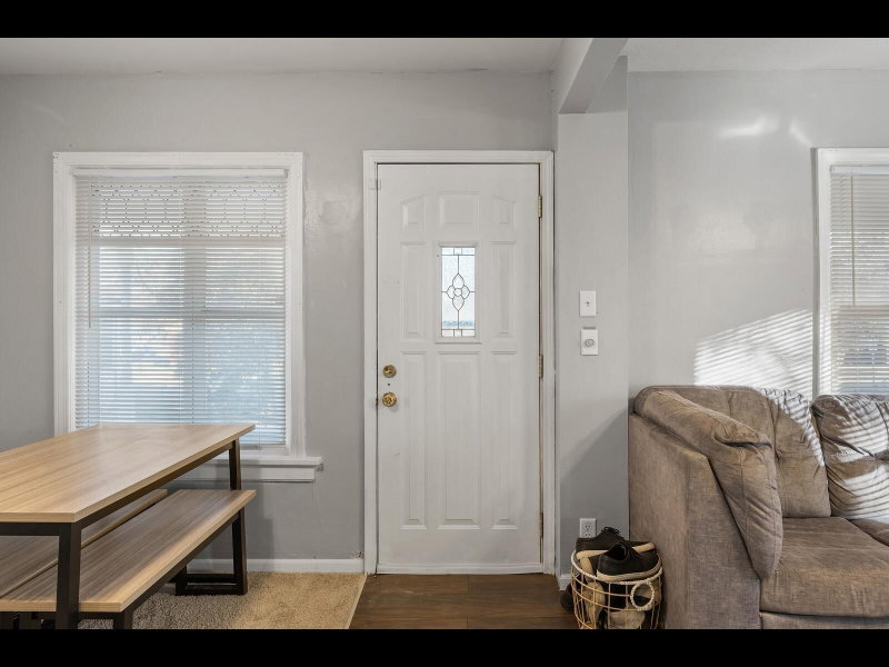 2631 Thomas Avenue N - Photo 2