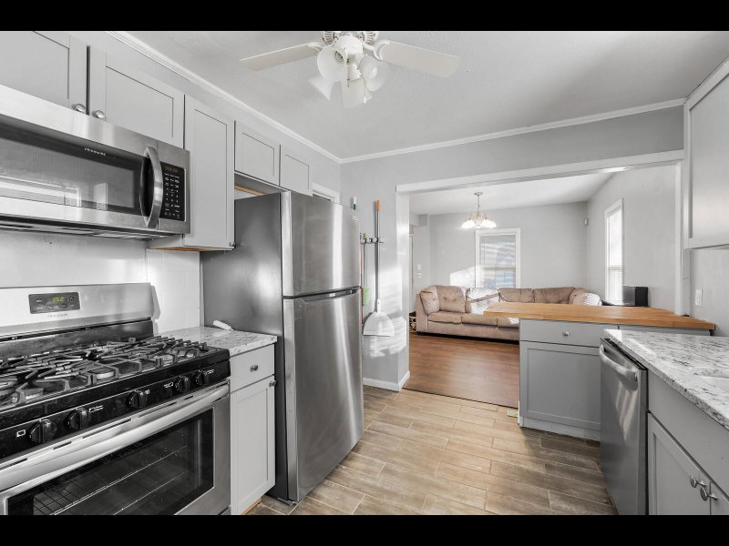 2631 Thomas Avenue N - Photo 11
