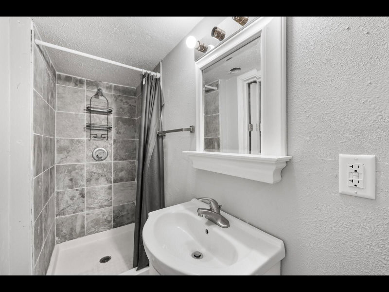 2631 Thomas Avenue N - Photo 13