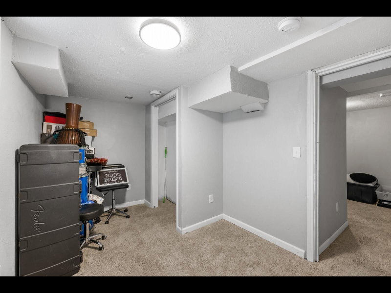 2631 Thomas Avenue N - Photo 19