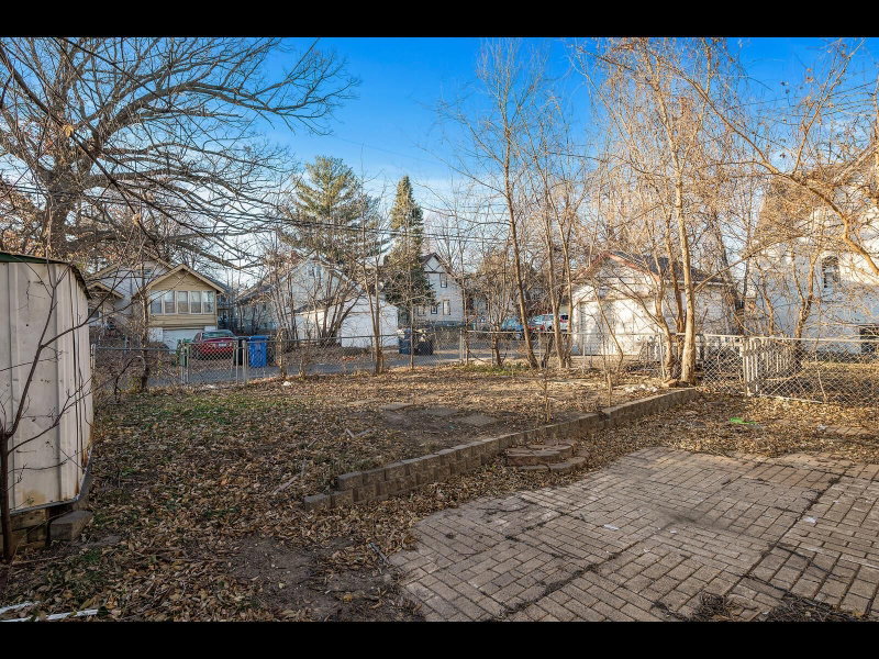 2631 Thomas Avenue N - Photo 23