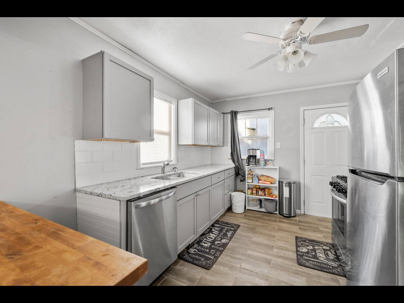 2631 Thomas Avenue N - Photo 7