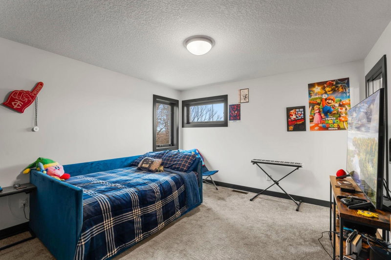 2251 Cleveland Avenue N - Photo 32