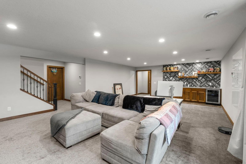 2251 Cleveland Avenue N - Photo 37