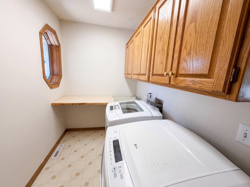 8433 Upland Lane N - Photo 30