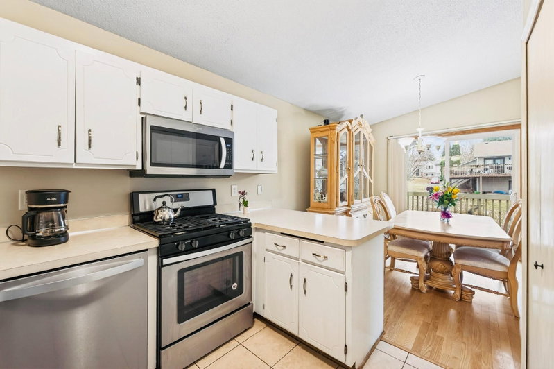 1272 Ferndale Street N - Photo 5