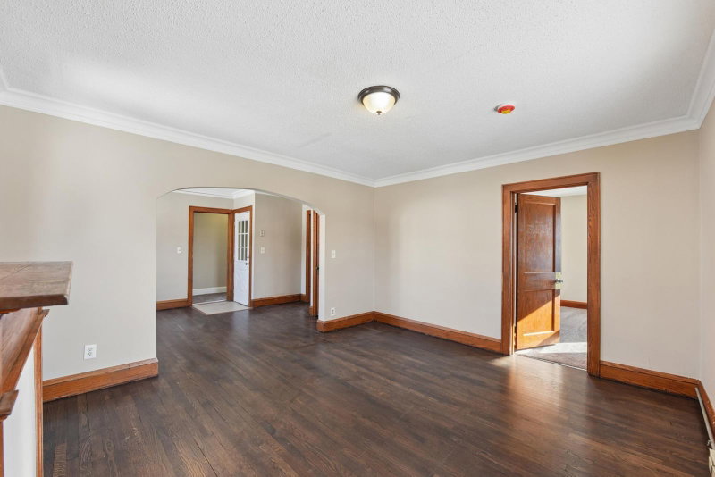 1237 5th Street E - Photo 9