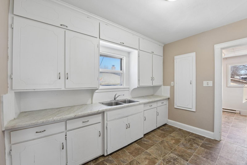 1237 5th Street E - Photo 10