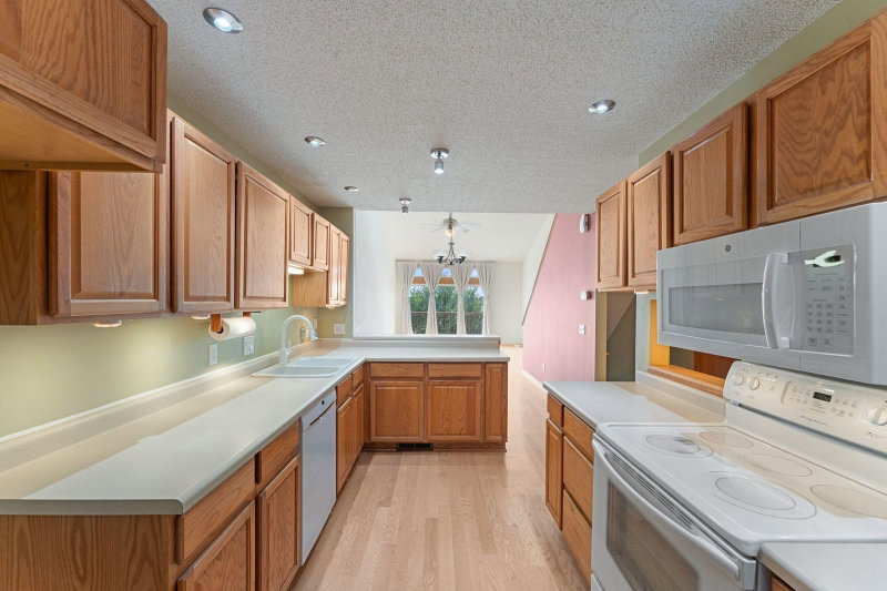 1802 McKinley Street NE - Photo 6