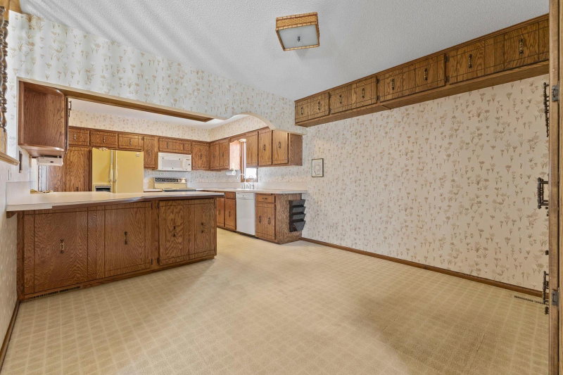 7708 82nd Avenue N - Photo 12