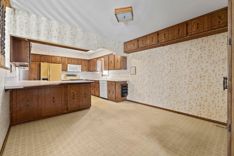 7708 82nd Avenue N - Photo 13