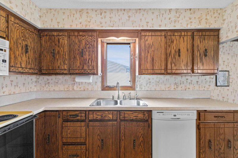 7708 82nd Avenue N - Photo 17